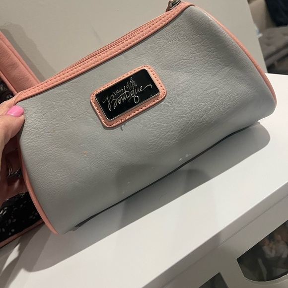 Disney love is in the air leather purse and makeup bag collector - Picture 3 of 13